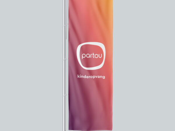 Baniervlag in de warme Partou gradient — buitenbestendige polyester banner voor open dagen en buitenactiviteiten